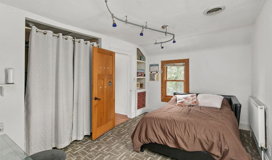 204 51st St, Des Moines, IA 50312 - 3 Beds, 3 Bath