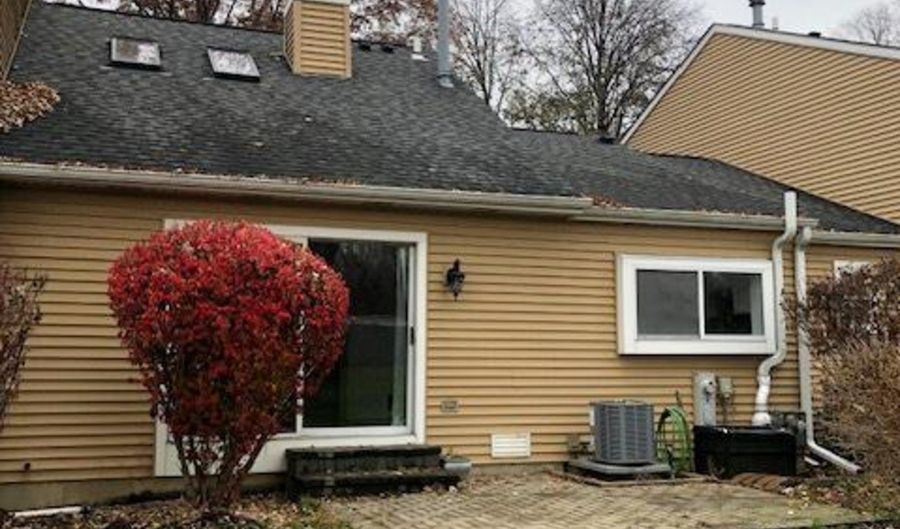 1943 Ozark Pkwy 1943, Algonquin, IL 60102 - 1 Beds, 2 Bath