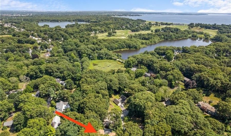 6 North Ln, Barrington, RI 02806 - 4 Beds, 3 Bath