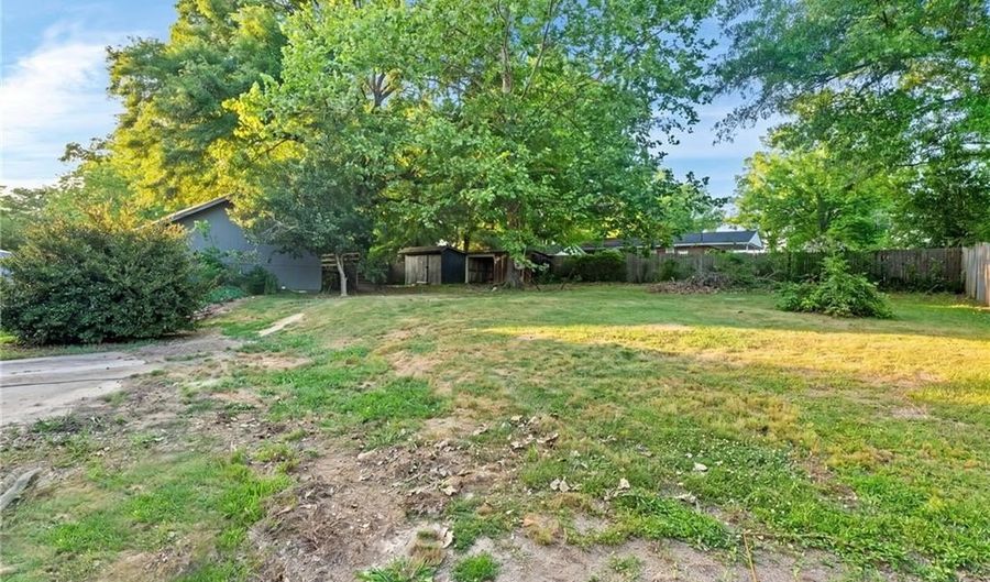 1789 HOLMAN St, Alexander City, AL 35010 - 3 Beds, 2 Bath