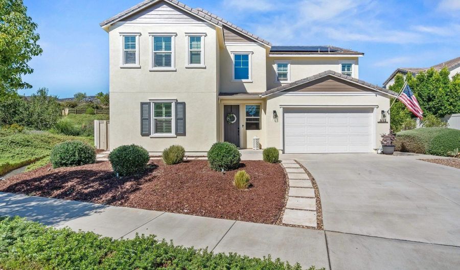 3012 Starry Night Dr, Escondido, CA 92029 - 4 Beds, 4 Bath