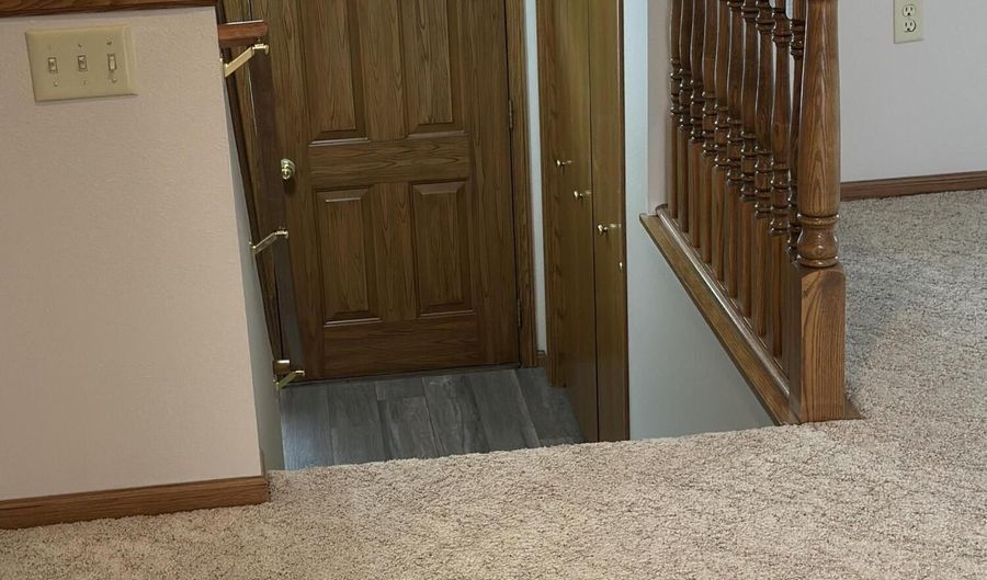 1102 Willow Dr, Aberdeen, SD 57401 - 3 Beds, 3 Bath
