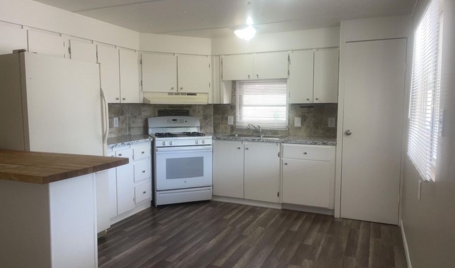 34270 S BERTHA St, Black Canyon City, AZ 85324 - 2 Beds, 1 Bath