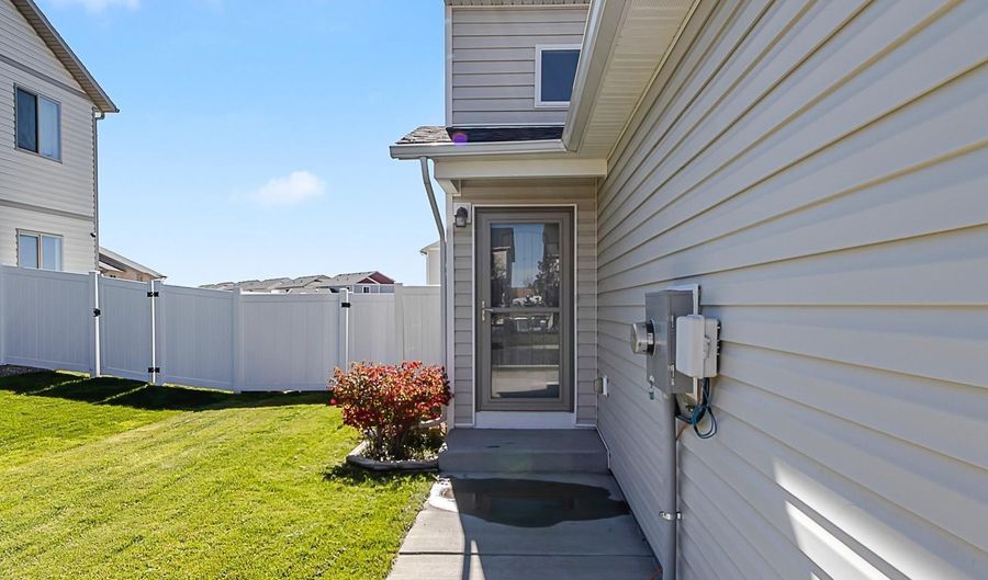 6605 PAINTED ROCK Trl, Cheyenne, WY 82007 - 3 Beds, 3 Bath