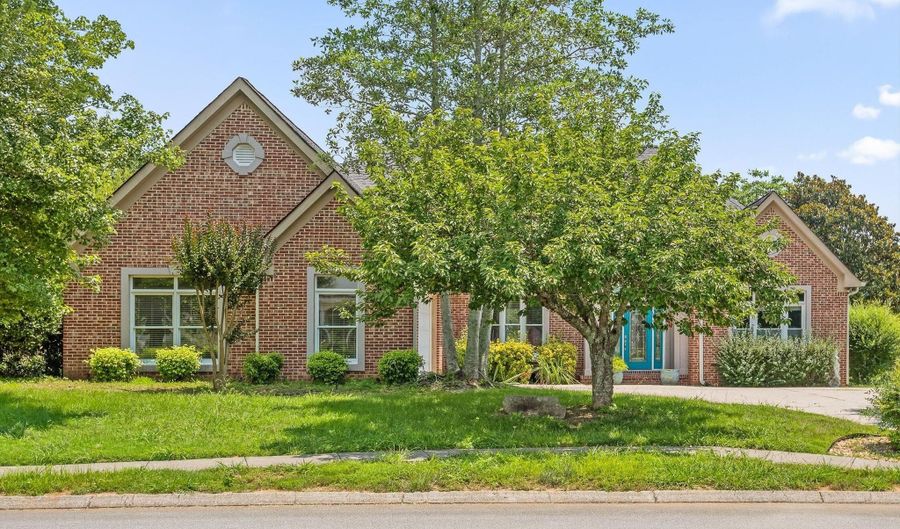 9056 Crystal Brook Dr, Apison, TN 37302 - 3 Beds, 4 Bath