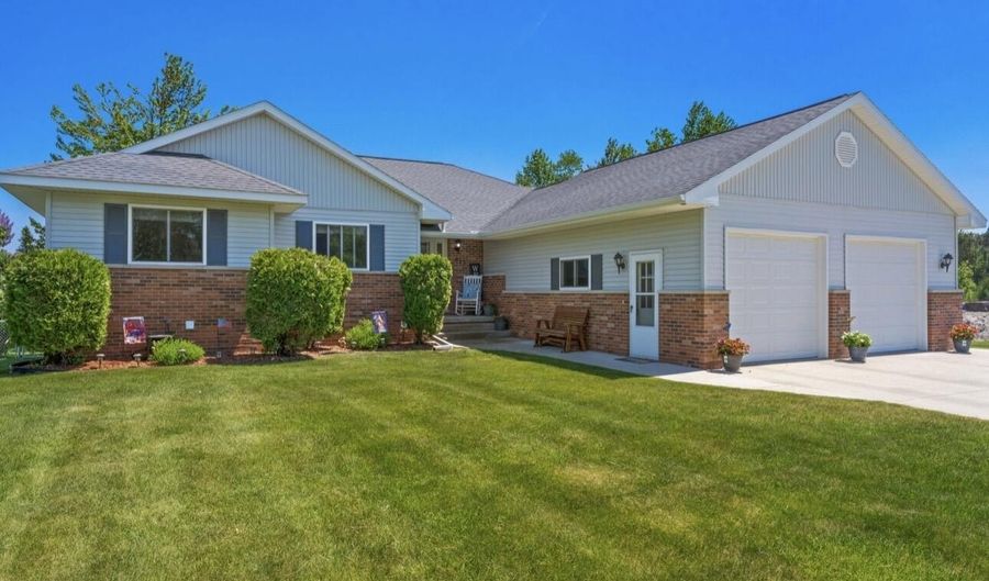 613 Island View Dr, Alpena, MI 49707 - 5 Beds, 4 Bath