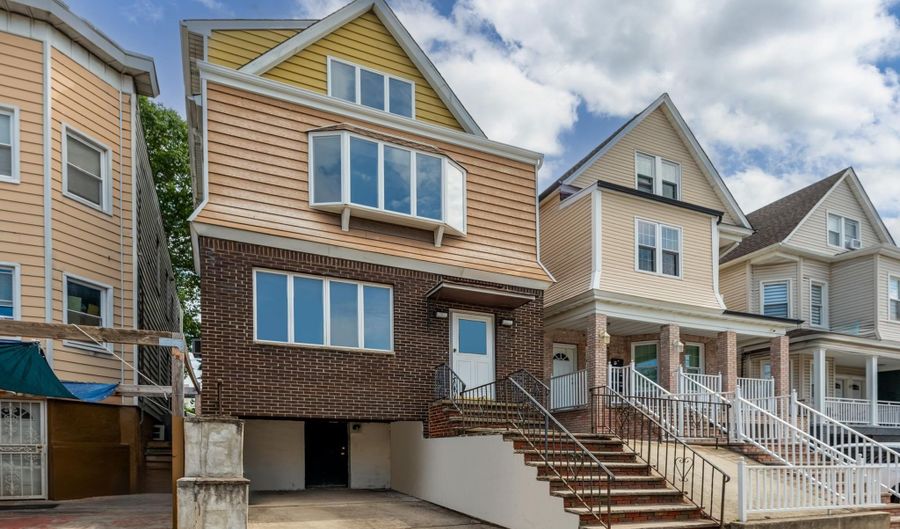 71 W 17TH St, Bayonne, NJ 07002 - 6 Beds, 3 Bath