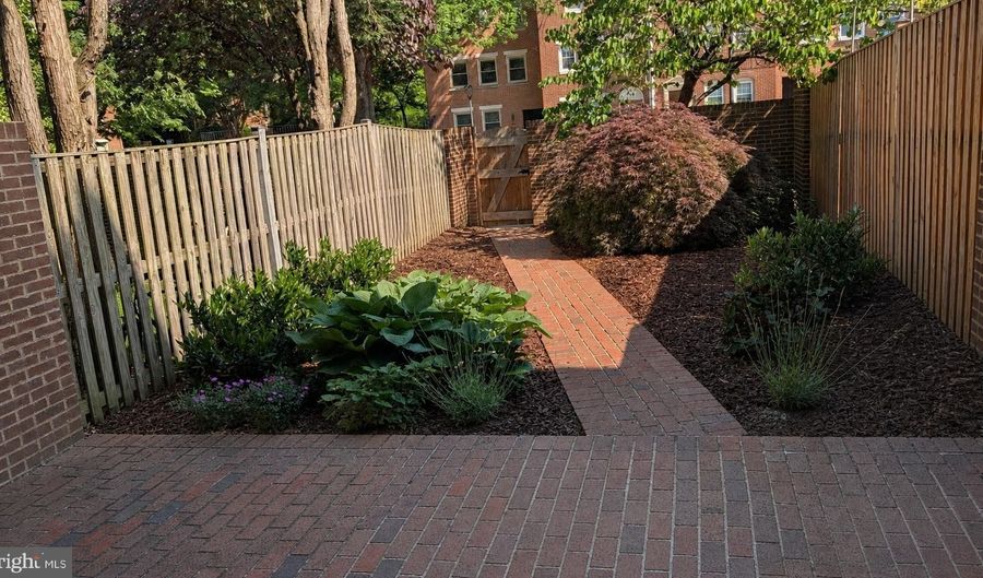 2329 9TH St S, Arlington, VA 22204 - 3 Beds, 4 Bath
