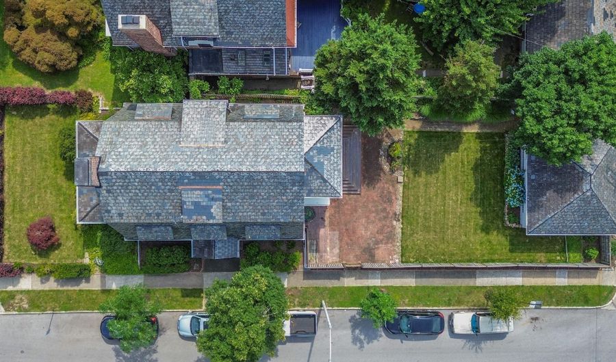 535 W 40TH St, Baltimore, MD 21211 - 6 Beds, 3 Bath