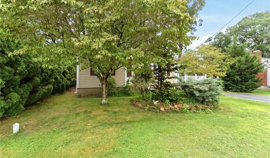 216 Hyde St, Cranston, RI 02920 - 2 Beds, 1 Bath
