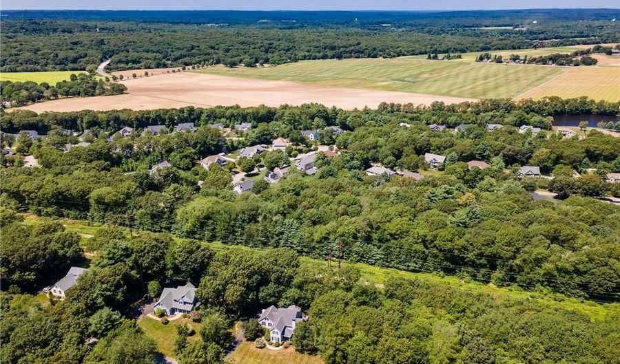 371 Glen Hill Dr, North Kingstown, RI 02874 - 4 Beds, 3 Bath