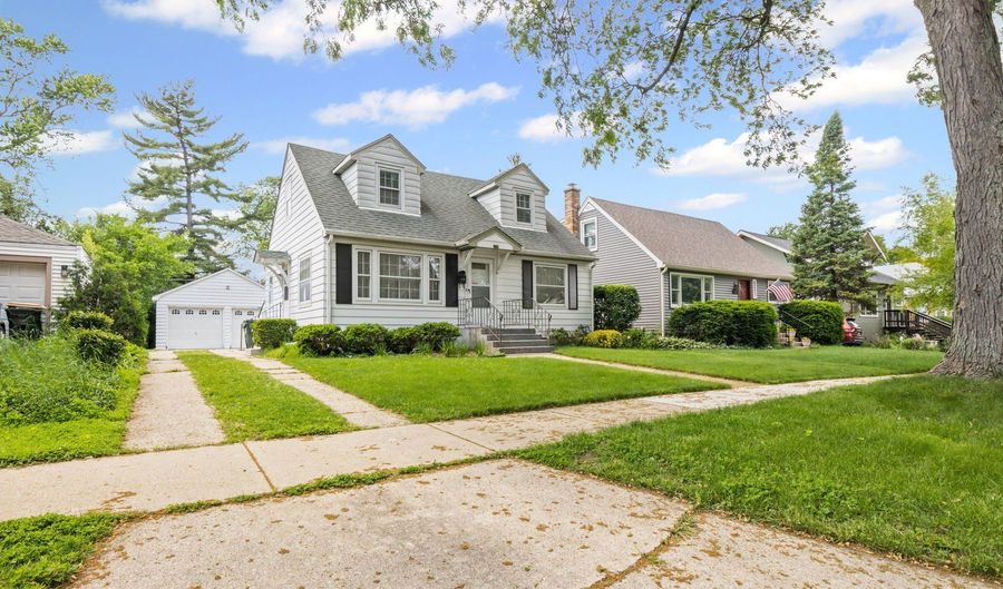 418 S Vail Ave, Arlington Heights, IL 60005 - 4 Beds, 2 Bath