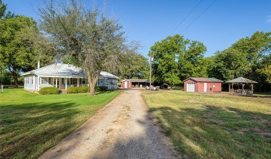 4525 Midway Rd, Weatherford, TX 76085 - 3 Beds, 2 Bath