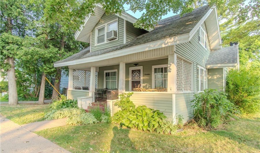 17 Crossmon St, Alexandria Bay, NY 13607 - 3 Beds, 1 Bath