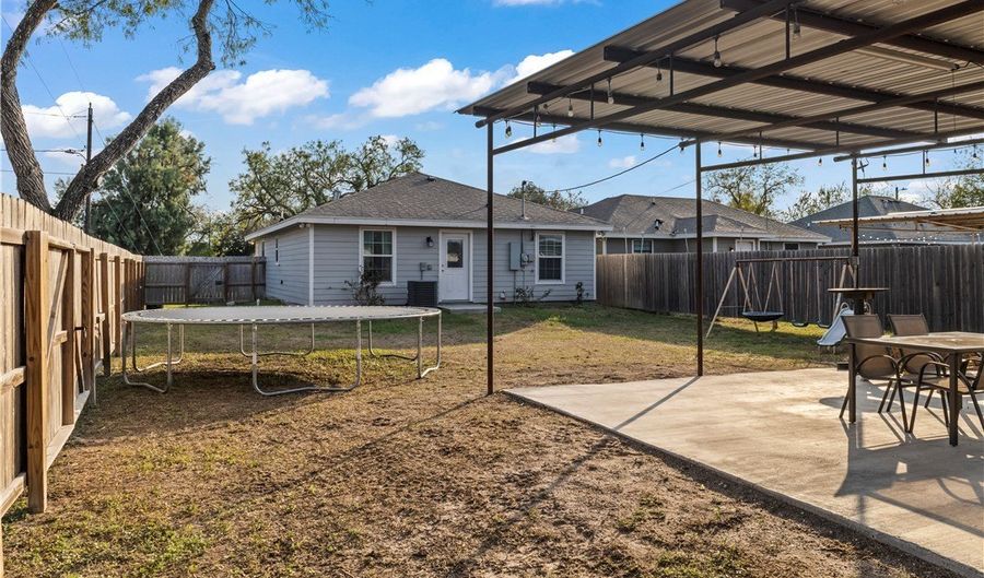 200 W 4th St, Alice, TX 78332 - 3 Beds, 2 Bath
