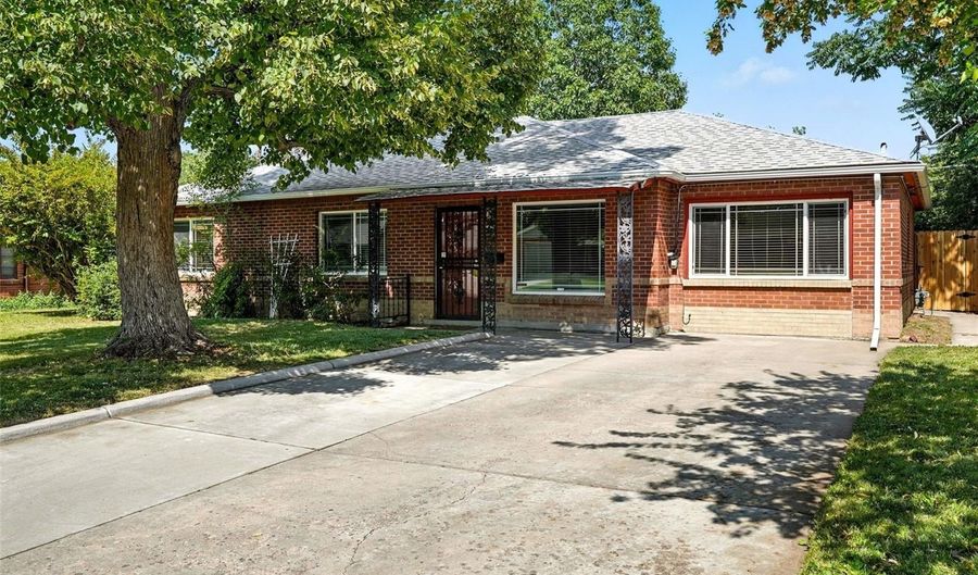 1060 Ursula St, Aurora, CO 80011 - 3 Beds, 2 Bath
