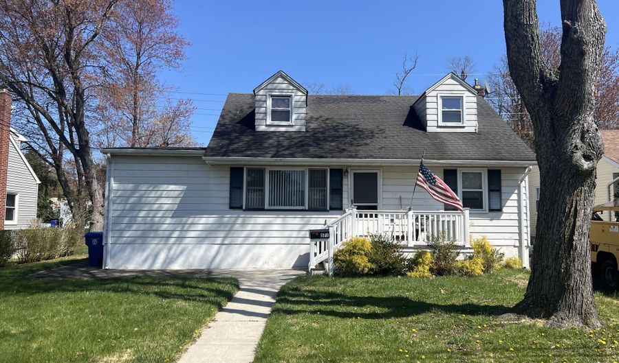 571 Hopping Rd, Belford, NJ 07718 - 4 Beds, 1 Bath