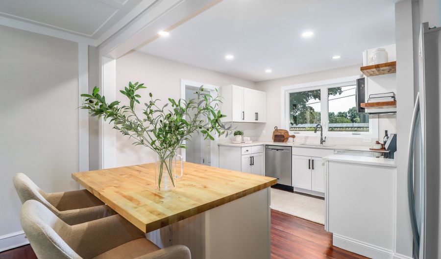 27 Obtuse Rd S, Brookfield, CT 06804 - 3 Beds, 2 Bath