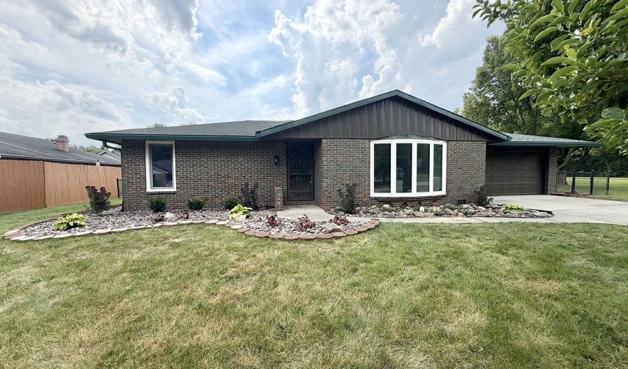 1007 Parkway Dr, Anderson, IN 46012 - 4 Beds, 2 Bath