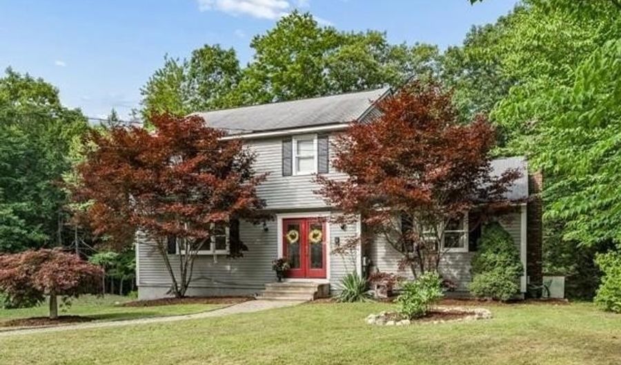 21 Nathaniel Dr, Amherst, NH 03031 - 3 Beds, 3 Bath