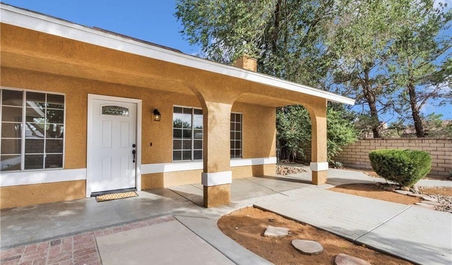14769 Nanticoke Rd, Apple Valley, CA 92307 - 3 Beds, 2 Bath