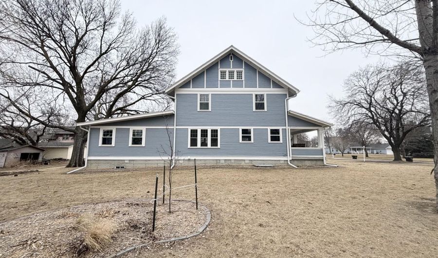 822 W Church St, Albion, NE 68620 - 6 Beds, 4 Bath
