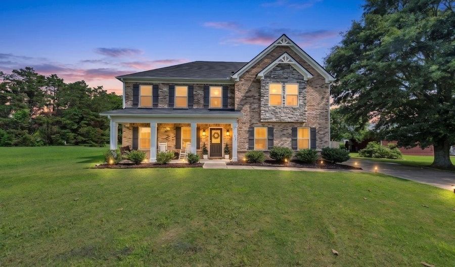 172 Executive Dr, Arab, AL 35016 - 4 Beds, 4 Bath