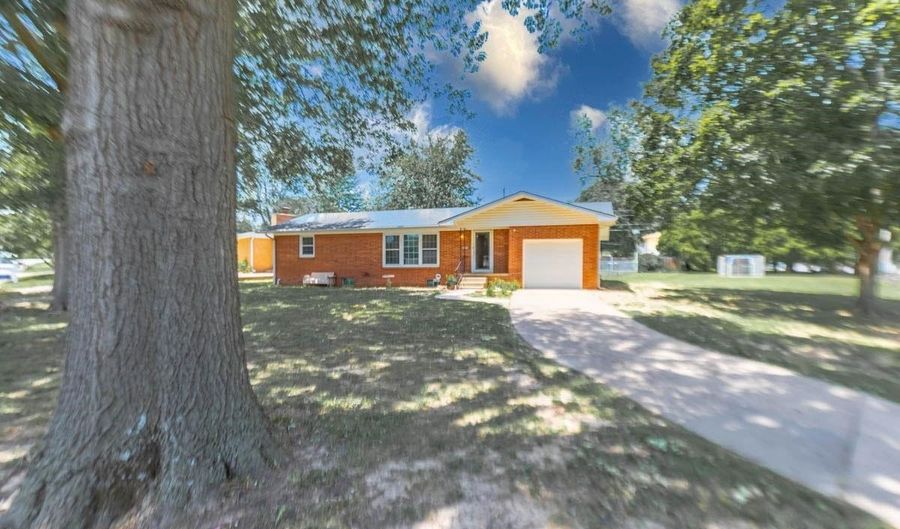 232 Greenway Rd, Arkansas City, KS 67005 - 3 Beds, 2 Bath