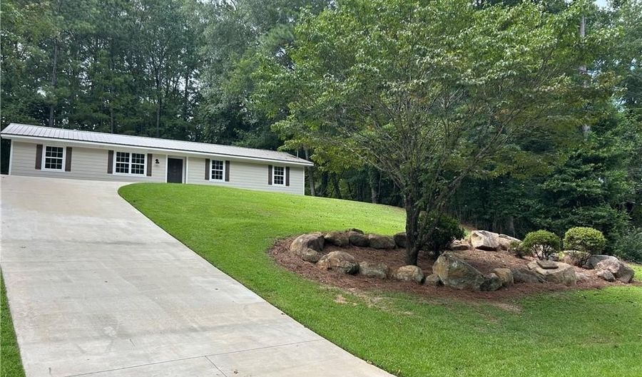 128 BROOKSIDE Dr, Alexander City, AL 35010 - 4 Beds, 3 Bath