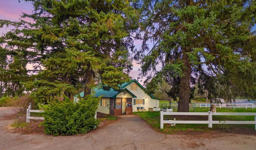 114 Bayview Rd, Athol, ID 83801 - 3 Beds, 2 Bath