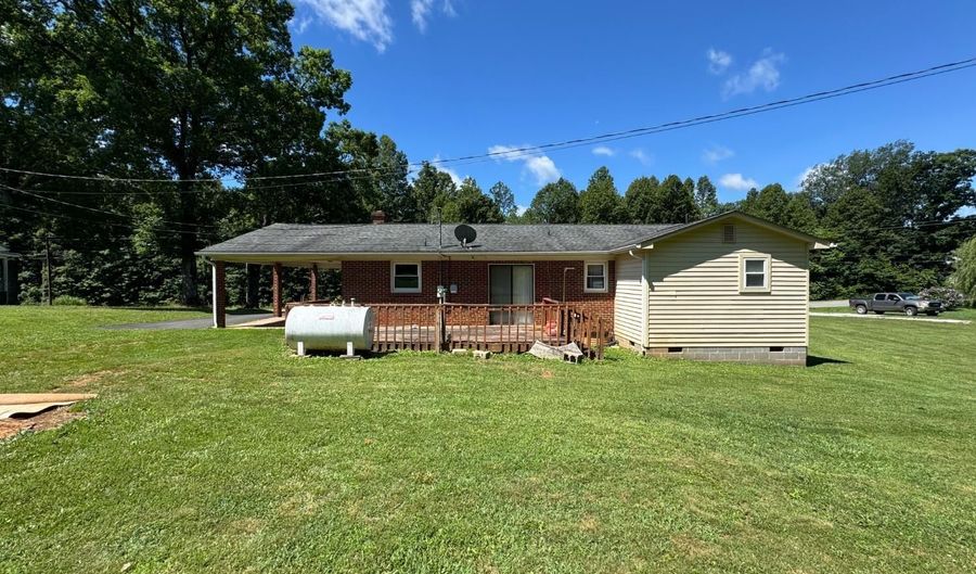 888 Oakville Rd, Appomattox, VA 24522 - 3 Beds, 2 Bath