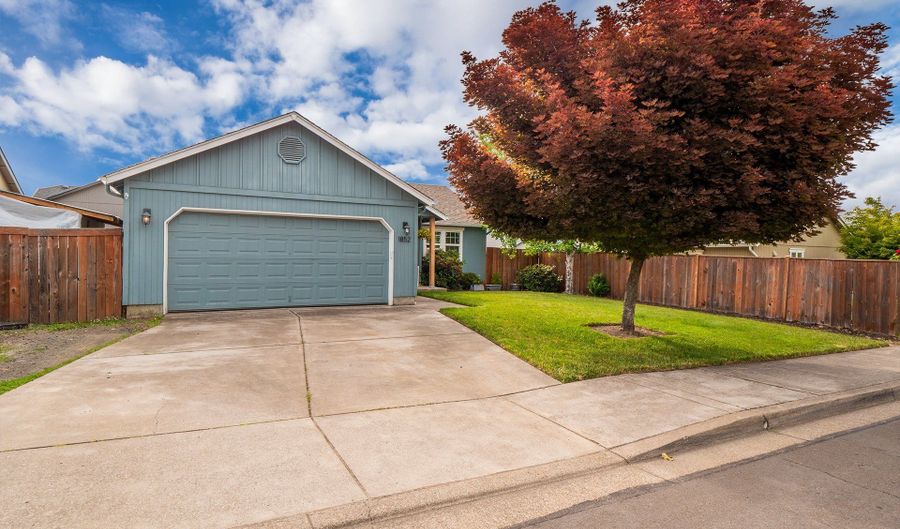 1852 S 60TH St, Springfield, OR 97478 - 3 Beds, 2 Bath