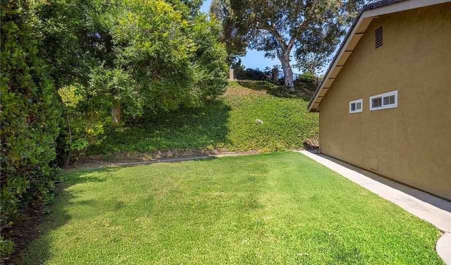 5600 E Calle Canada, Anaheim, CA 92807 - 3 Beds, 2 Bath