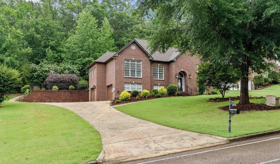 211 WEATHERLY CLUB Dr, Alabaster, AL 35007 - 4 Beds, 3 Bath