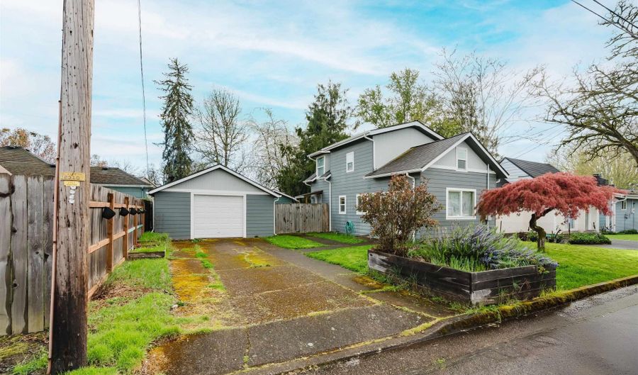 1620 16th Ave SW, Albany, OR 97321 - 2 Beds, 2 Bath