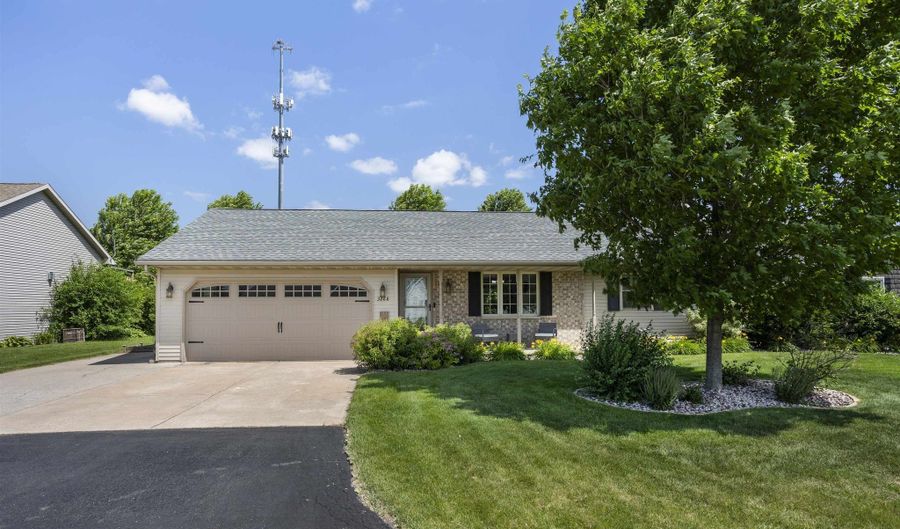 W3268 HEARTLAND Court, Appleton, WI 54915 - 4 Beds, 3 Bath