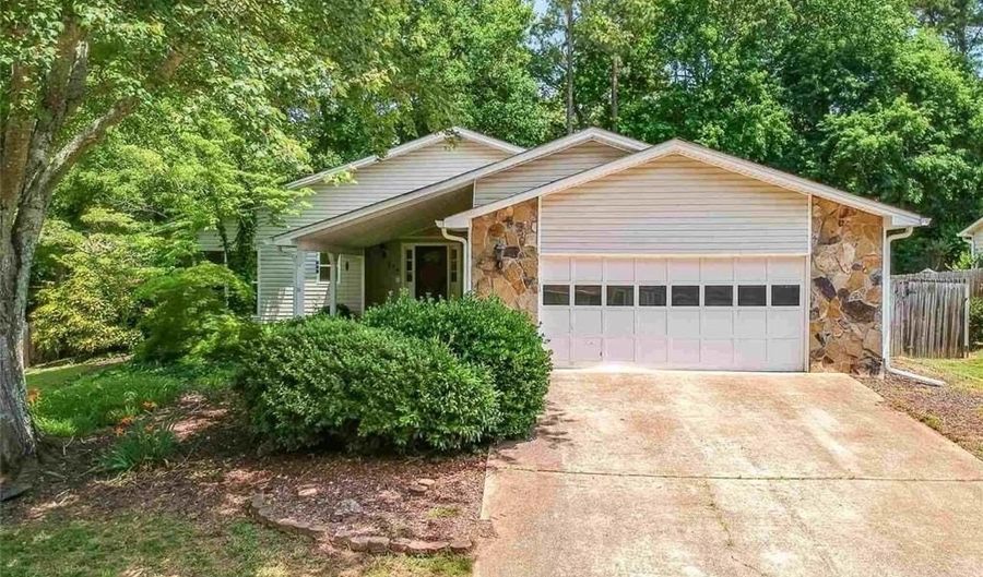 330 Broken Lance Pl, Alpharetta, GA 30022 - 3 Beds, 2 Bath