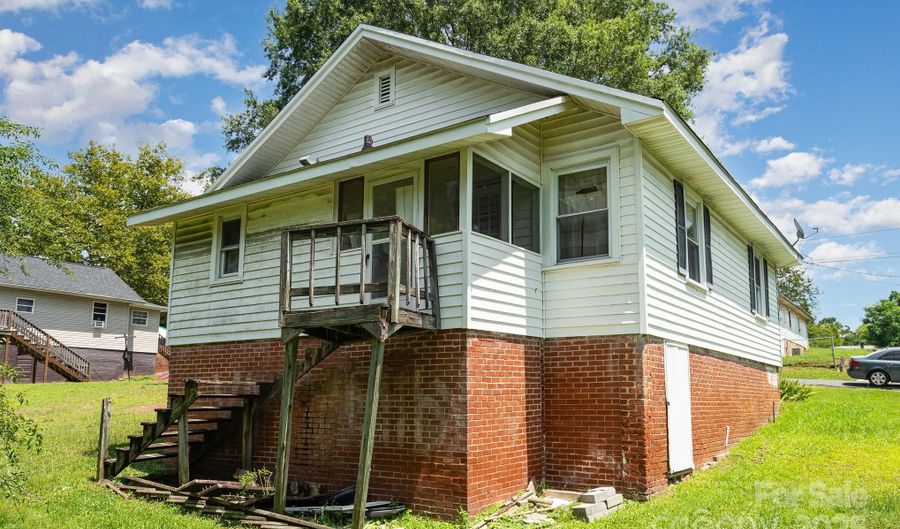 210 Lincoln St, Badin, NC 28009 - 2 Beds, 1 Bath