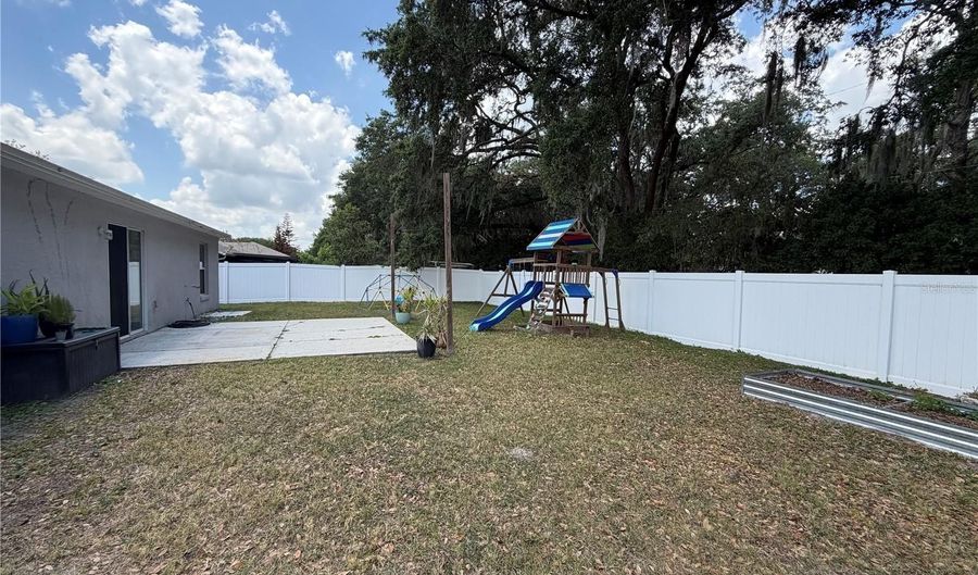 762 BARRISTER Dr, Auburndale, FL 33823 - 3 Beds, 2 Bath