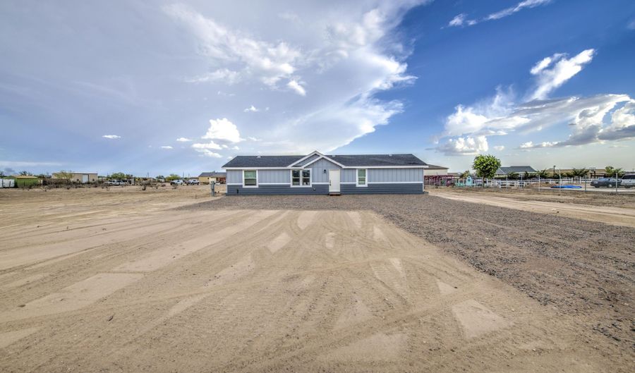30047 W LATHAM St, Buckeye, AZ 85396 - 4 Beds, 2 Bath