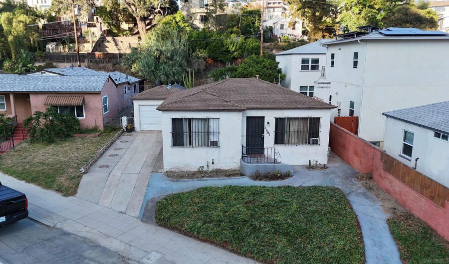 2691 Reynard, San Diego, CA 92103 - 2 Beds, 2 Bath