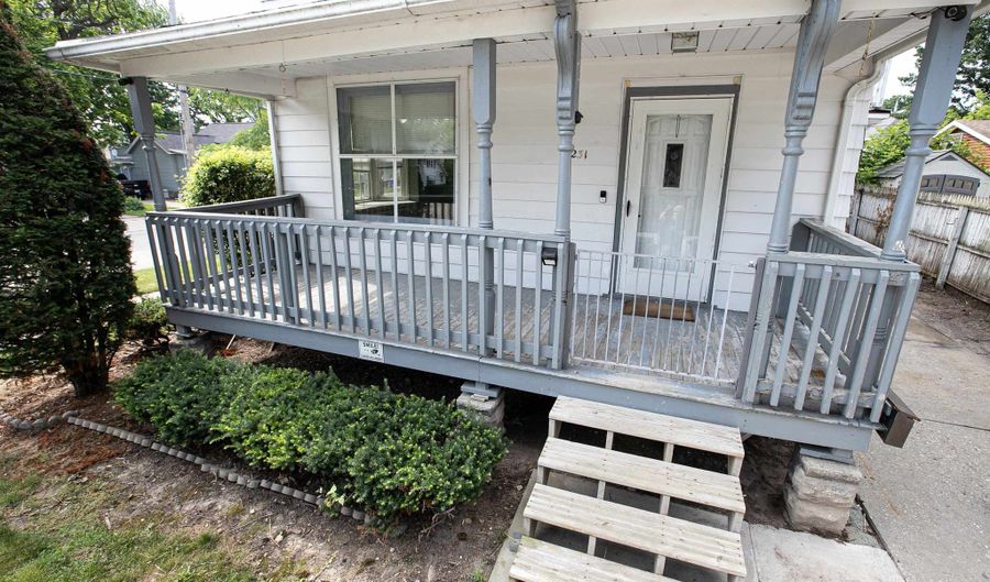 231 E WINNEBAGO St, Appleton, WI 54911 - 4 Beds, 1 Bath