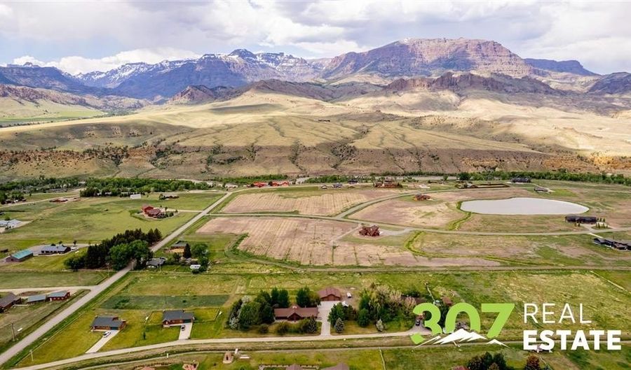 9 Falcon Dr, Cody, WY 82414 - 6 Beds, 2 Bath