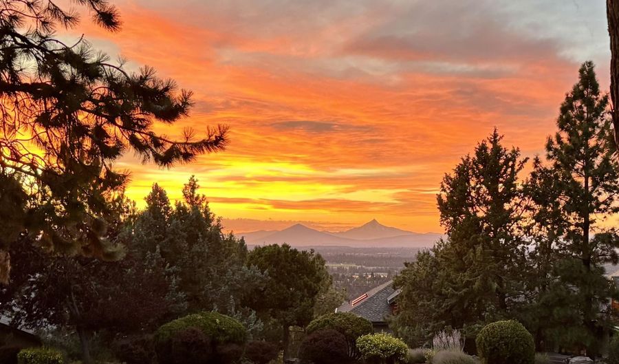 3352 NW Windwood Way, Bend, OR 97703 - 3 Beds, 3 Bath