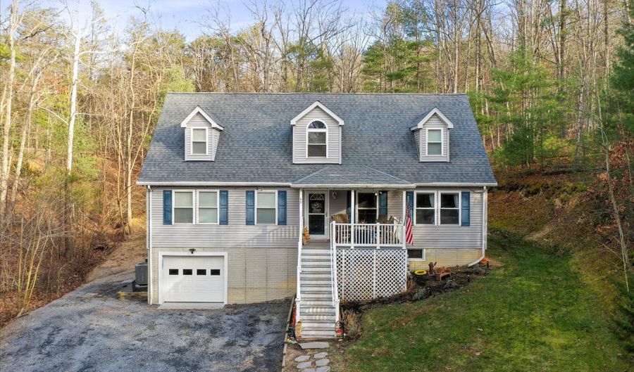 80 SANDPIPER Dr, Basye, VA 22810 - 4 Beds, 3 Bath