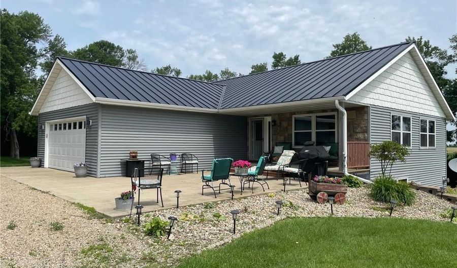 23371 650th Ave, Alden, MN 56009 - 4 Beds, 3 Bath