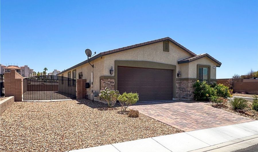 2772 Brinkley Manor St, Laughlin, NV 89029 - 4 Beds, 3 Bath