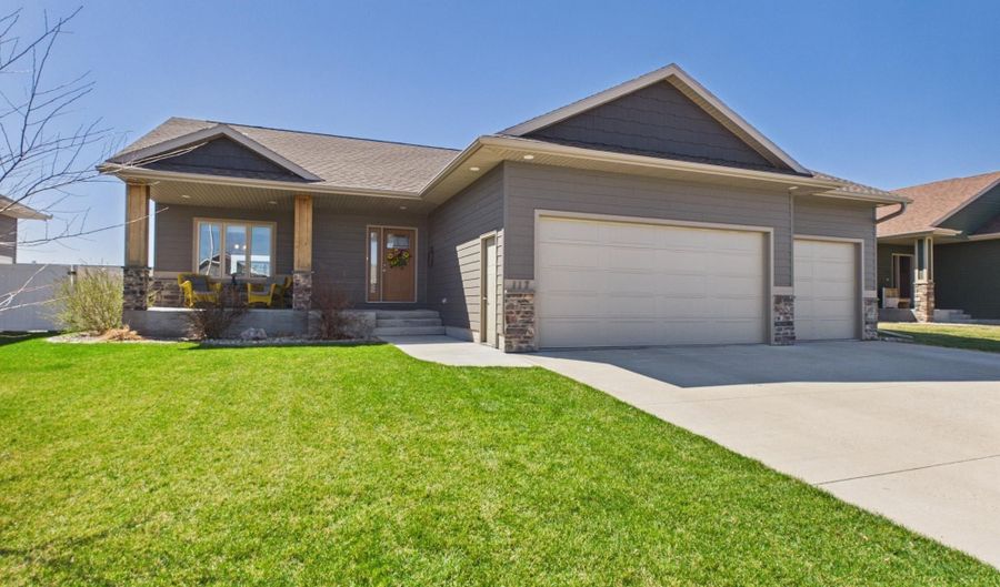 117 E Birchwood Dr, Brandon, SD 57005 - 4 Beds, 3 Bath
