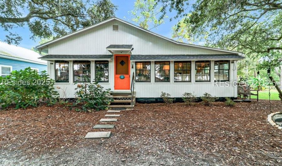 11 Whiting St, Bluffton, SC 29910 - 3 Beds, 2 Bath