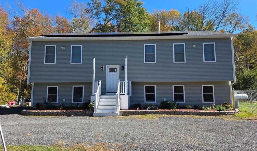 302 Chopmist Hill Rd, Glocester, RI 02814 - 3 Beds, 3 Bath